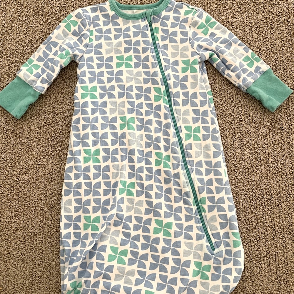 Long sleeve sleep sack size 6/9 months